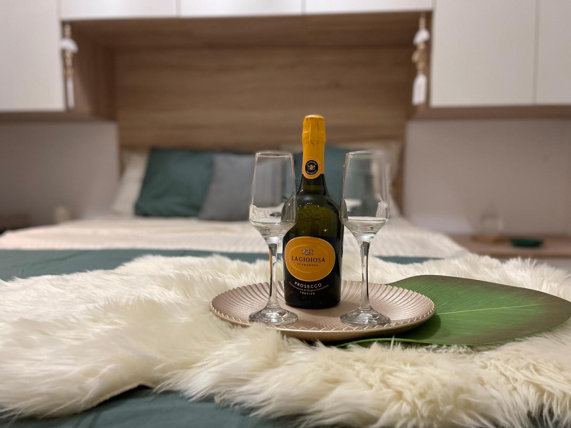 Radium Luxury Apartment Palace Bukarest Eksteriør billede